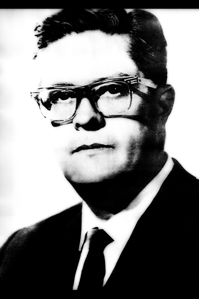 Guillermo González Camarena, ingeniero mexicano, en su laboratorio